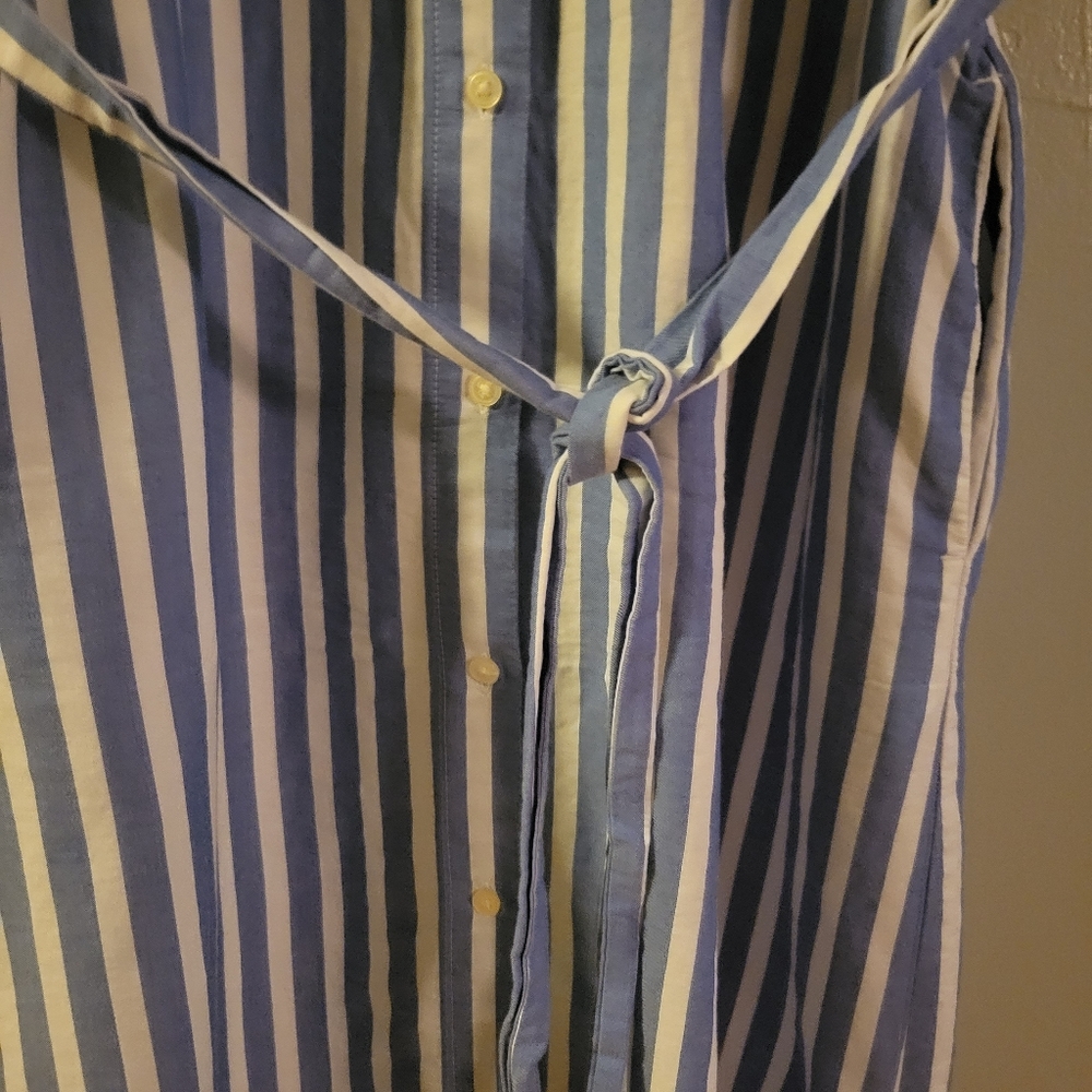loft,size medium, blue and white
